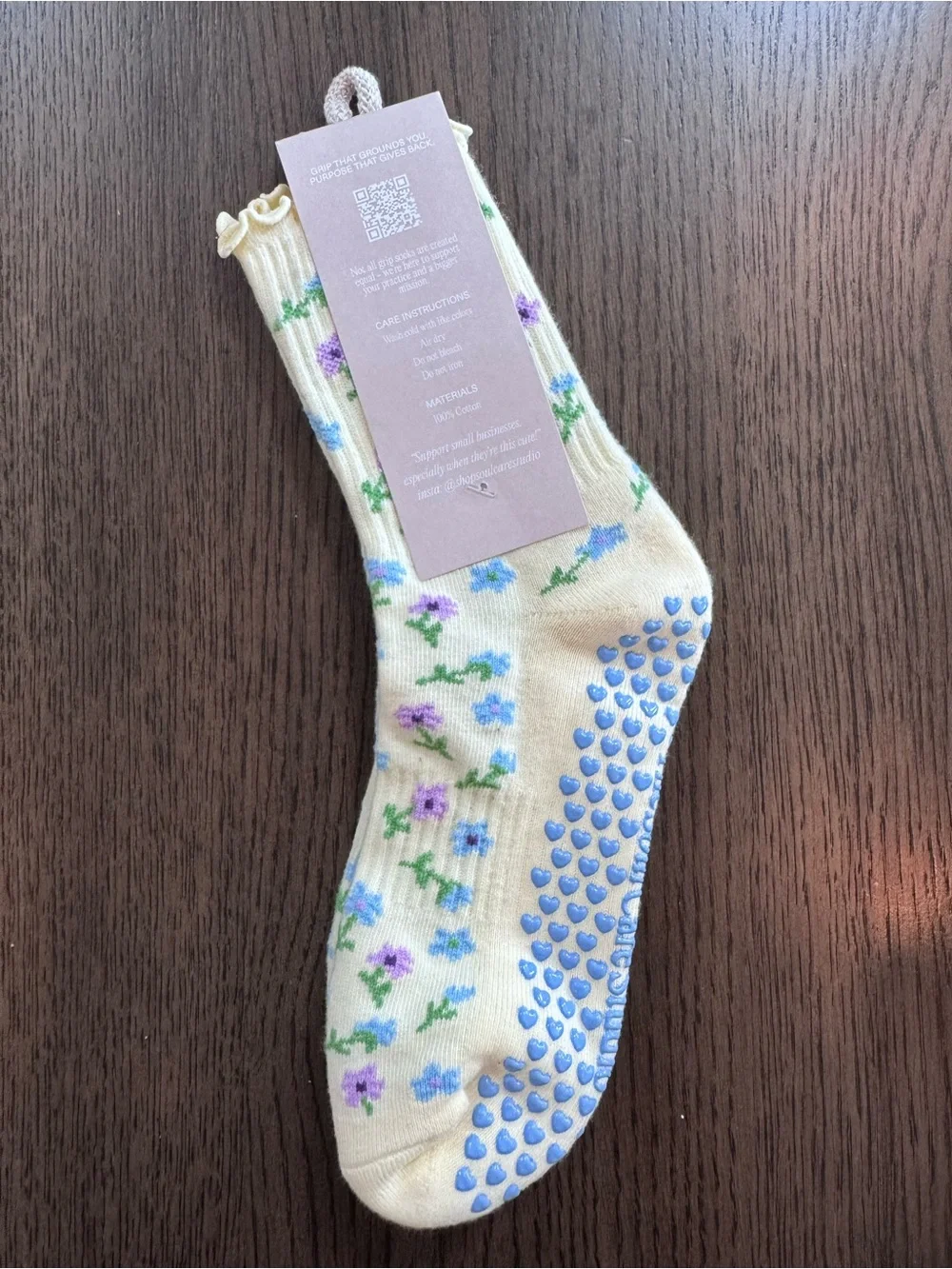 NWT The Soul Care Studio Cream Floral Gripper Socks